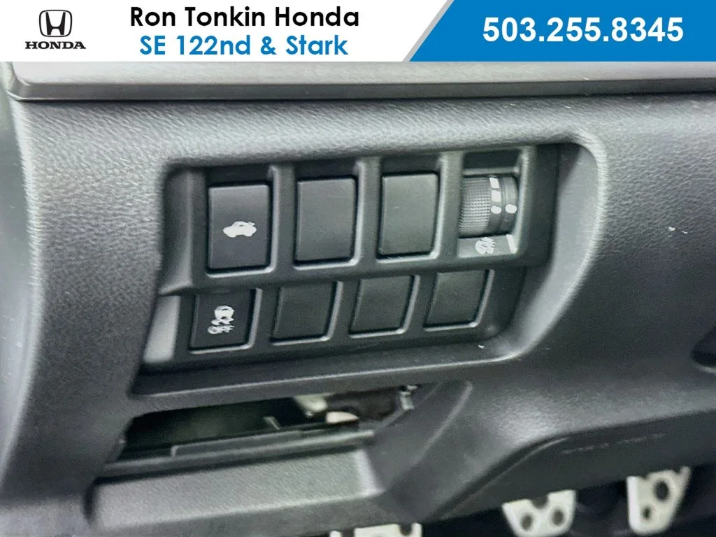 Used 2023 Ice Silver Metallic Subaru Premium image 12