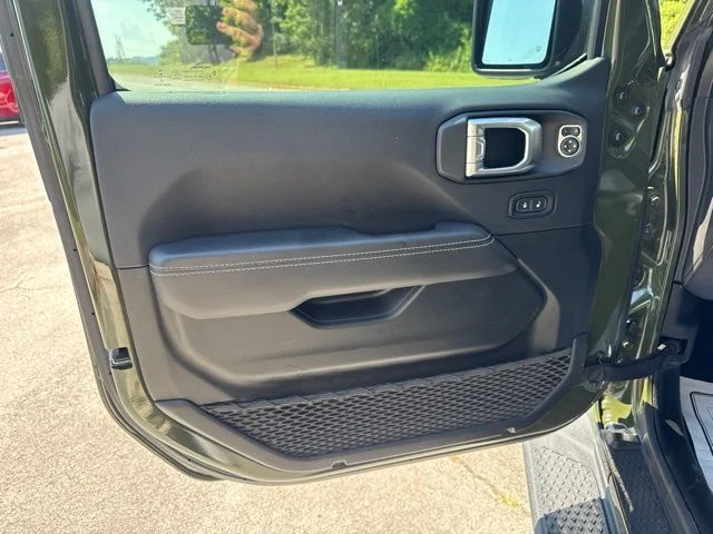 Used 2022 Green Jeep Overland image 14