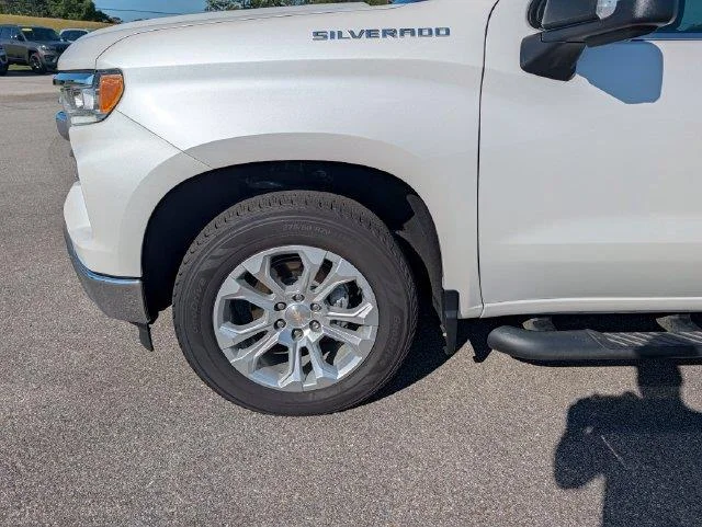 Used 2024 Iridescent Pearl Tricoat Chevrolet LTZ image 27
