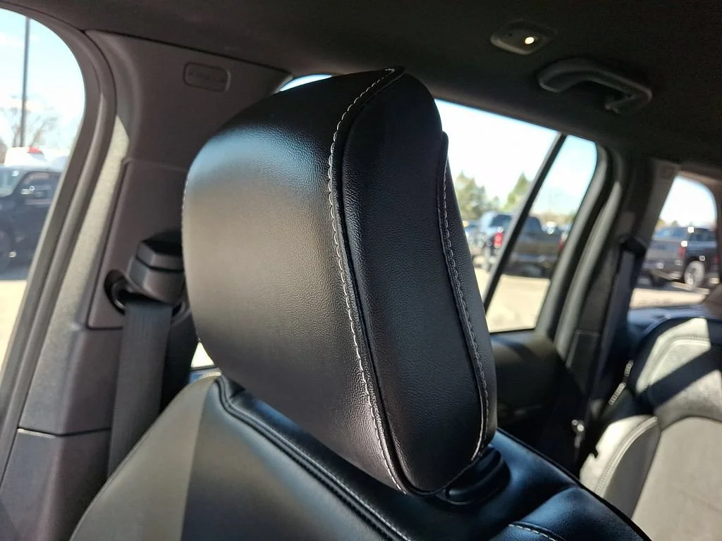Used 2023 Velvet Red Pearlcoat Jeep Altitude image 18