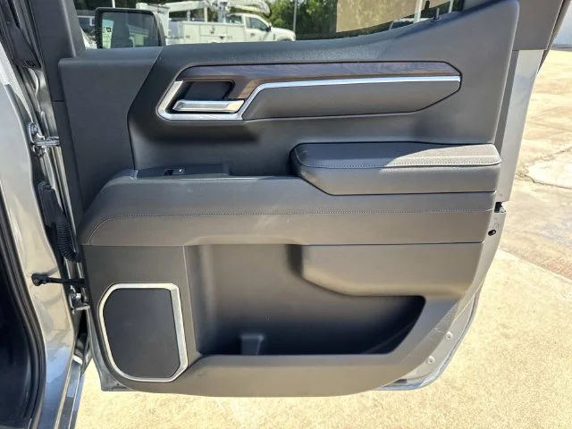 Used 2025 Silver GMC SLT image 33
