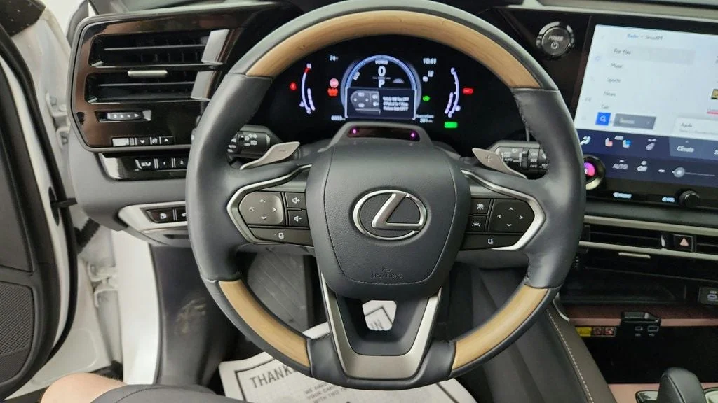 Used 2023 Eminent White Pearl Lexus RX 350h Luxury AWD w/ Mark Levinson Audio & LED Headlamps image 13