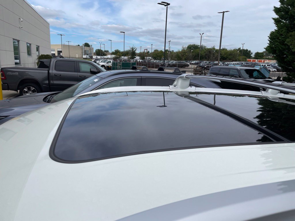 Certified Used 2024 Majestic White INFINITI LUXE image 4