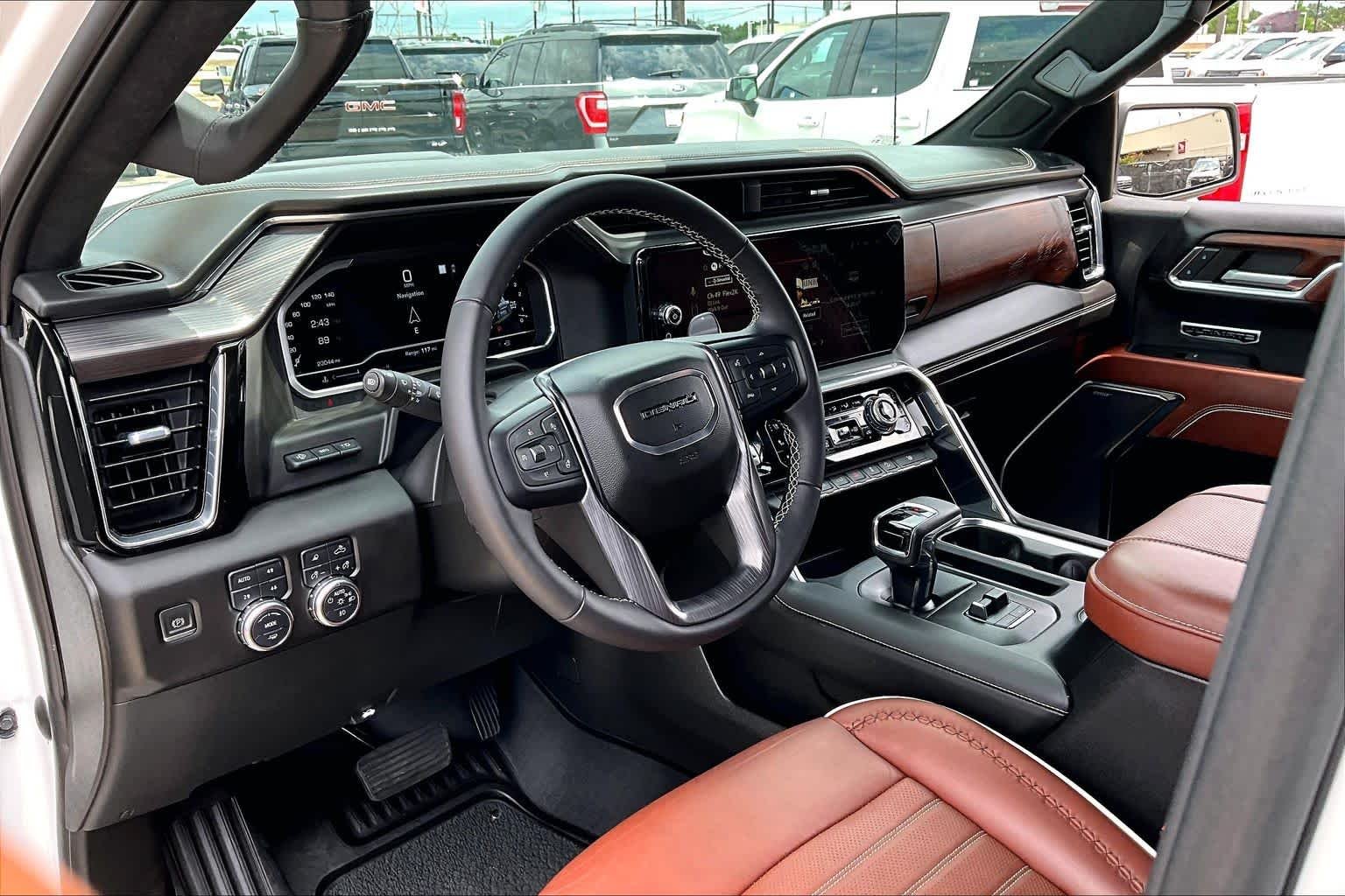 Used 2023 White Frost Tricoat GMC Denali Ultimate image 18