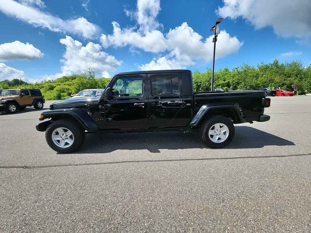 Used 2022 Black Clearcoat Jeep Sport S image 6