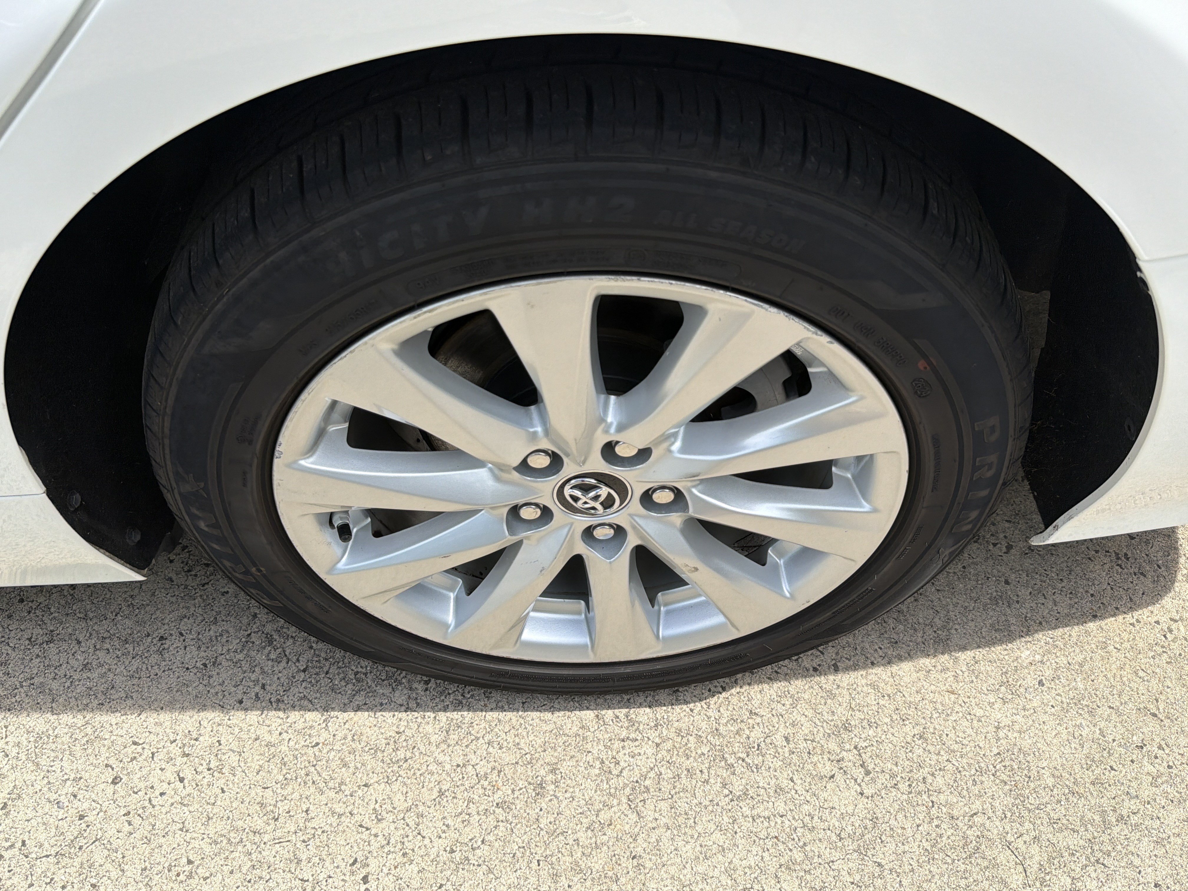 Used 2018 Super White Toyota LE image 18