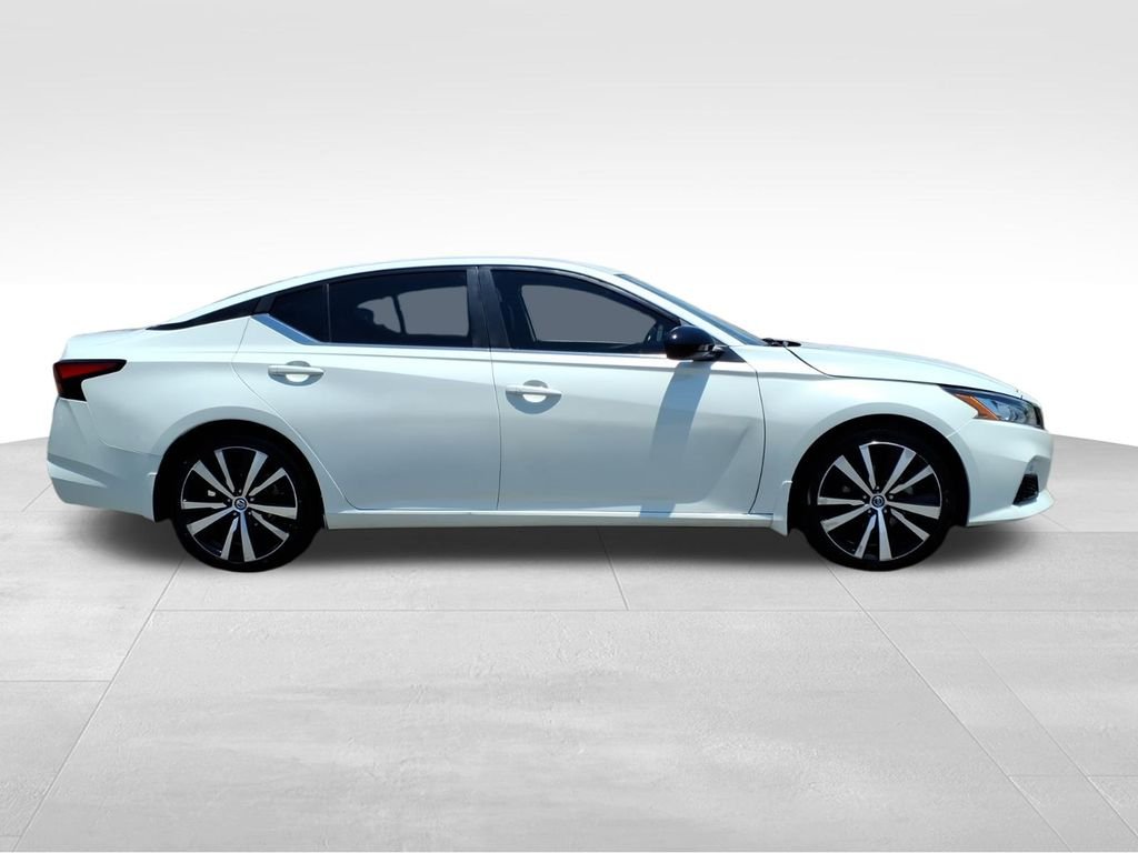 Used 2022 Pearl White Nissan 2.5 SR image 27