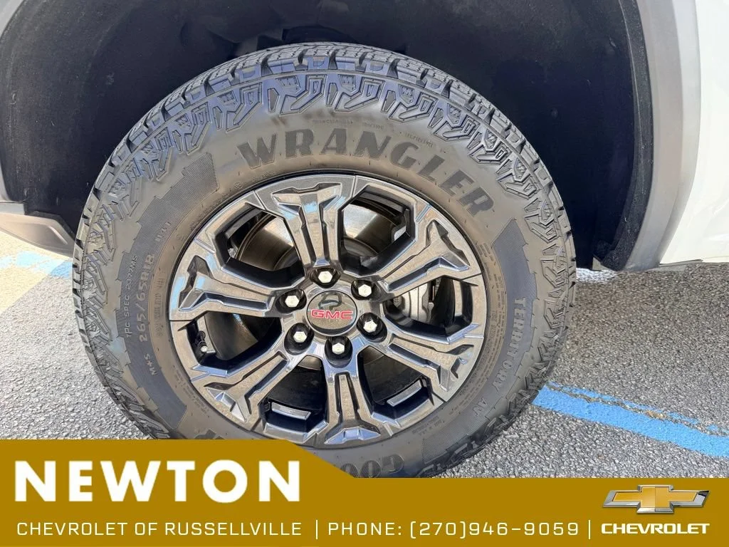 Used 2024 Summit White GMC Elevation image 31