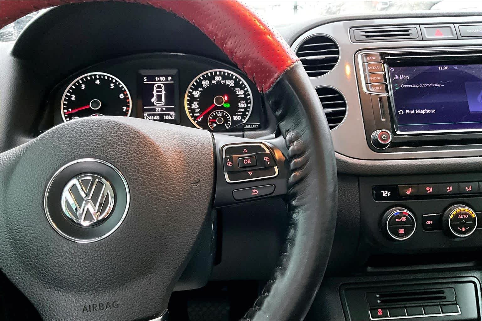 Used 2016 Deep Black Pearl Volkswagen SEL image 25