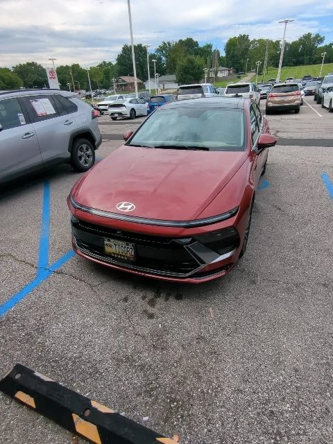 Used 2025 Red Hyundai Limited image 2