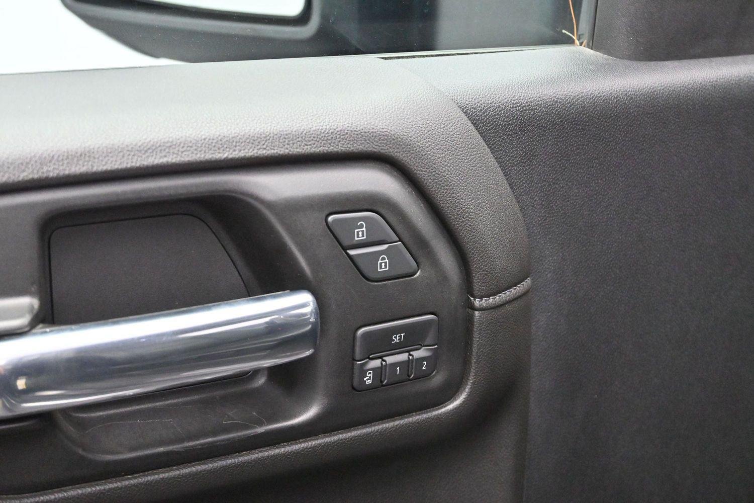 Used 2020 Onyx Black GMC Denali image 10