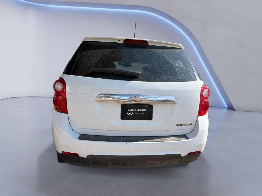 Used 2015 white Chevrolet LS image 4
