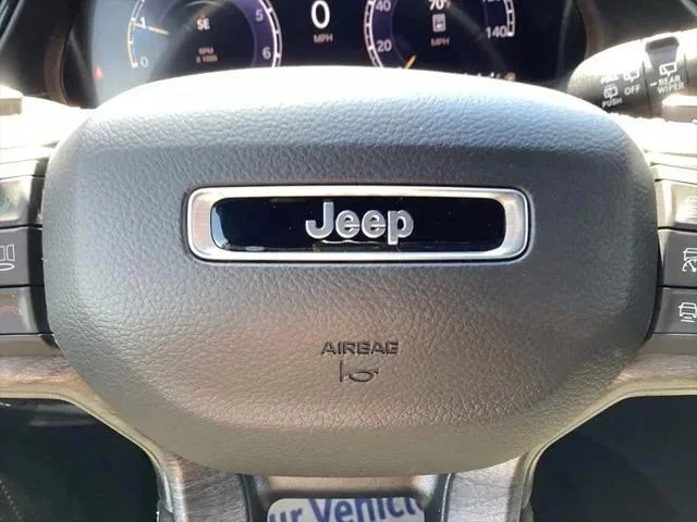 New 2026 Diamond Black Crystal Pearl-Coat Exterior Paint Jeep Laredo image 29