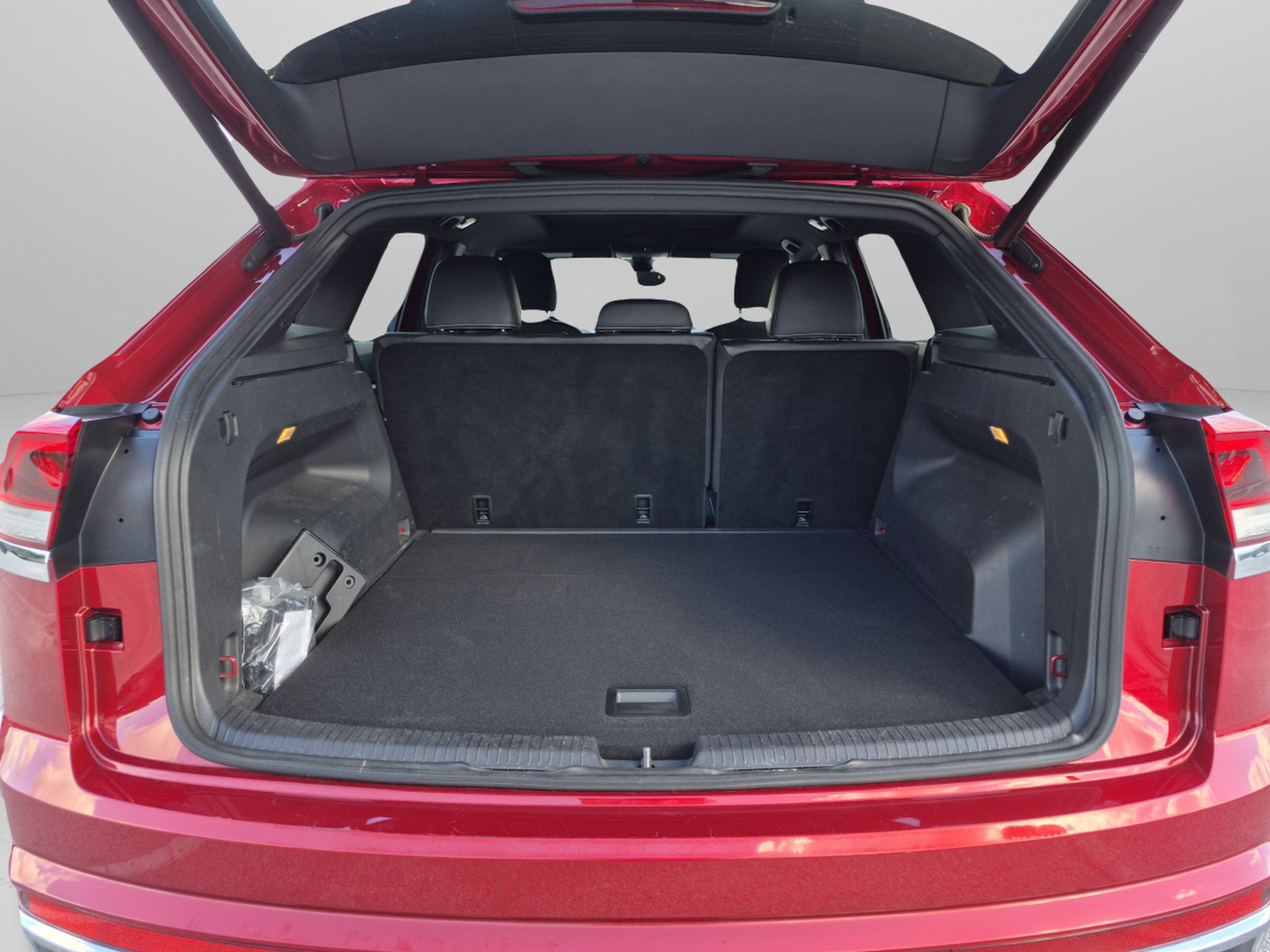 Used 2021 Aurora Red Metallic Volkswagen 3.6L V6 SEL Premium R-Line image 9