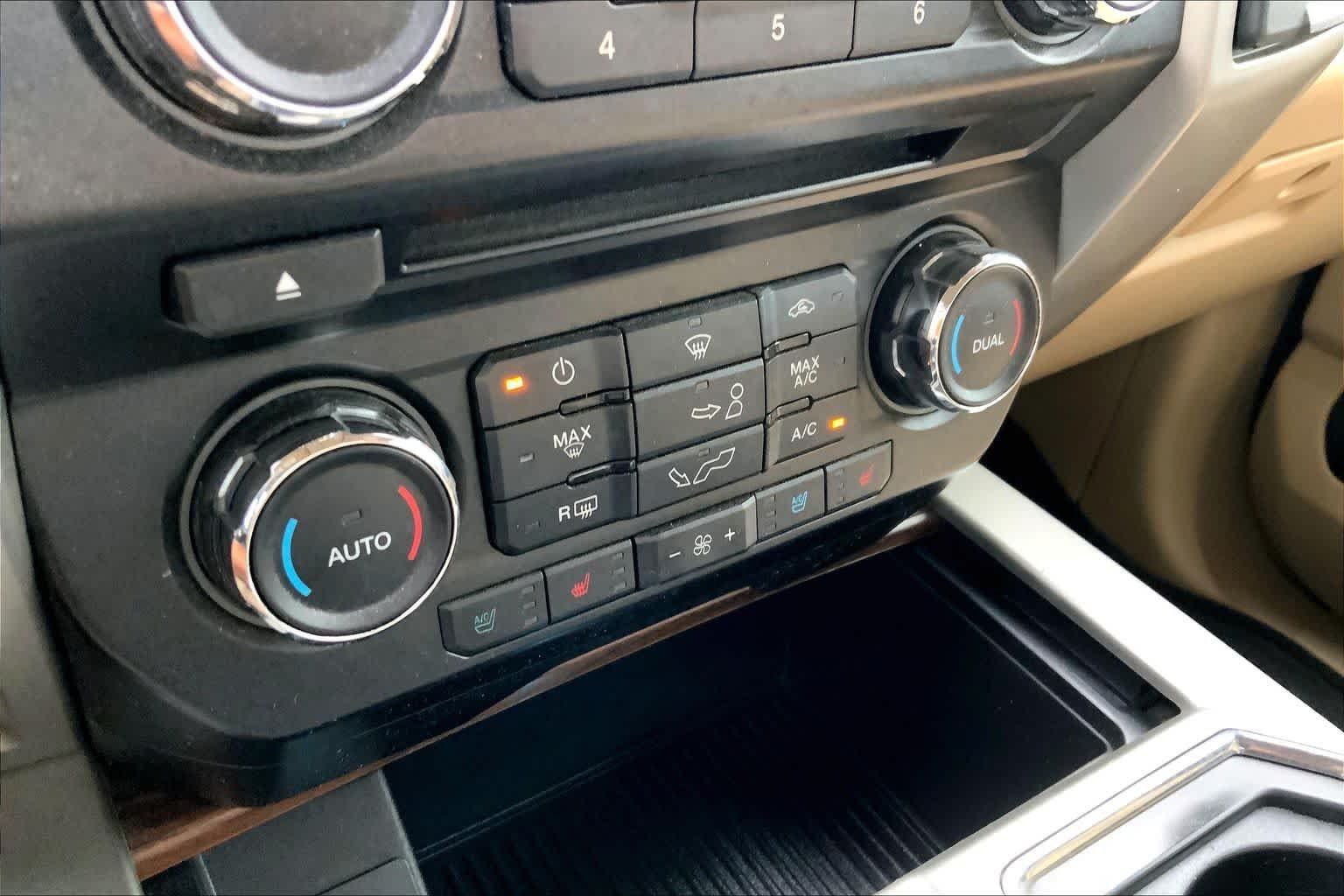 Used 2017 White Platinum Metallic Tri-Coat Ford Lariat image 29