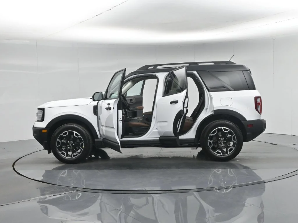 New 2026 Oxford White Ford Outer Banks image 4