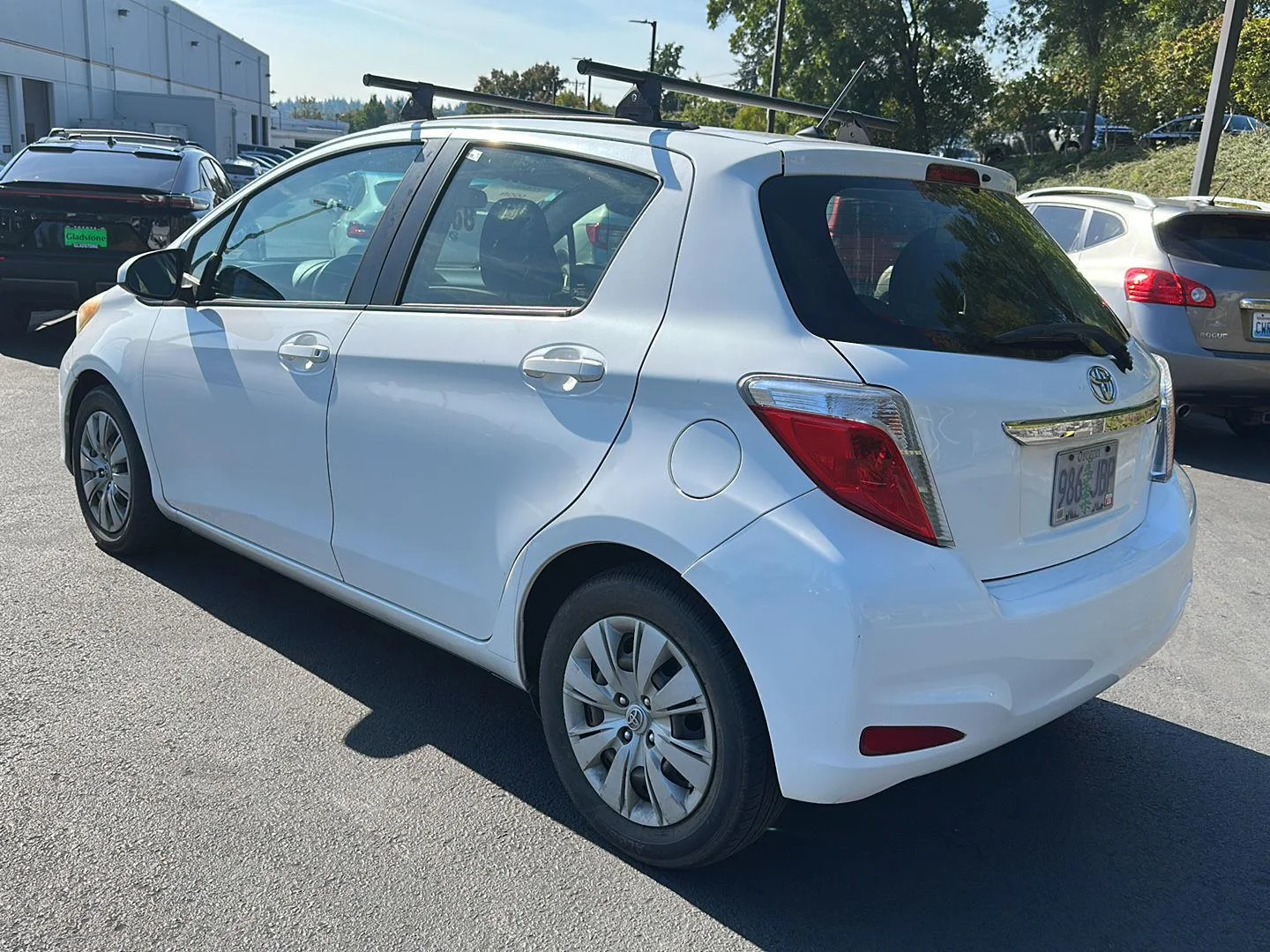 Used 2012  Toyota L image 2