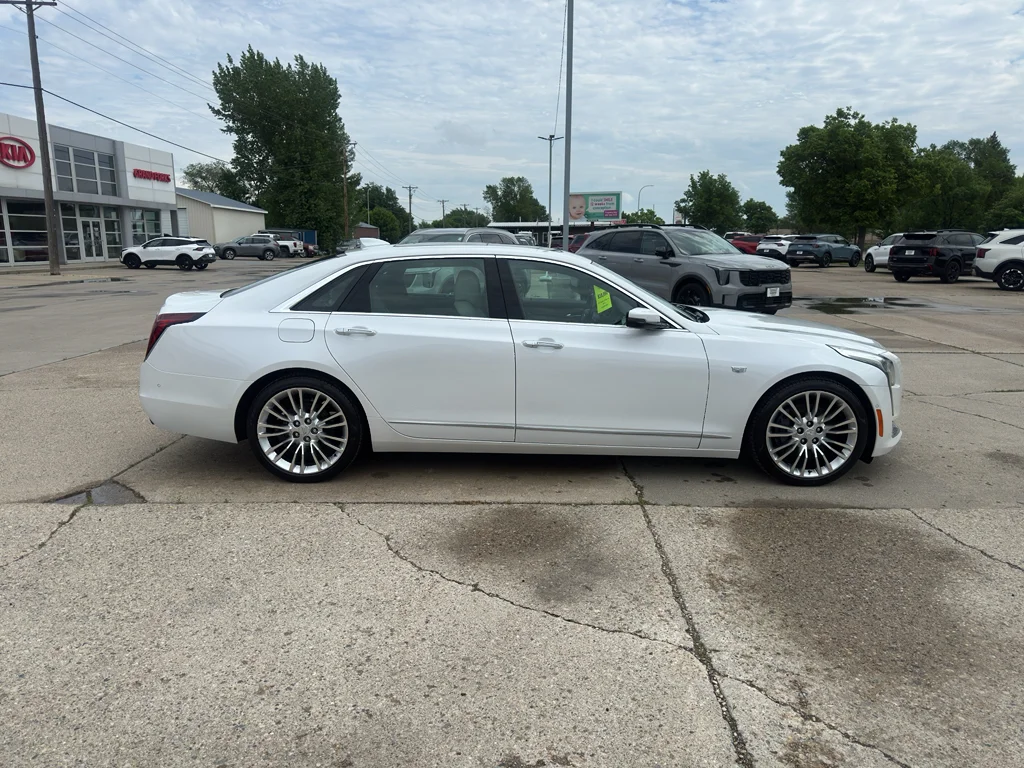 Used 2017 Crystal White Tricoat Cadillac Premium Luxury AWD image 5