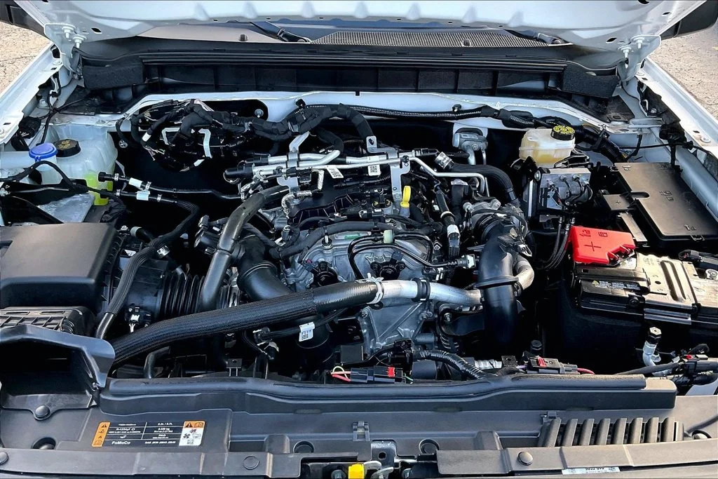 Used 2025 Oxford White Ford Base image 9