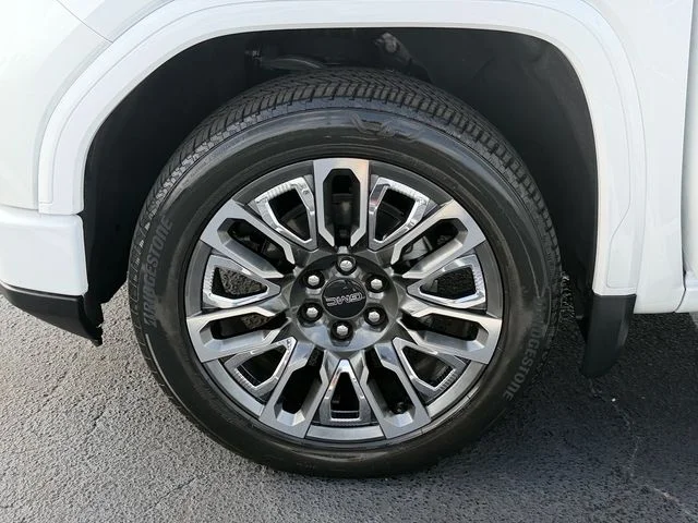 Used 2024 White GMC Denali Ultimate image 19