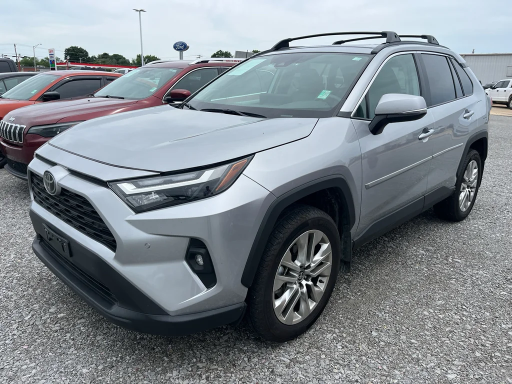 2025 Toyota RAV4 XLE Premium FWD's photo