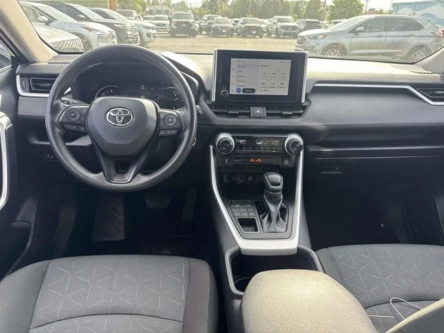 Used 2025  Toyota XLE image 13