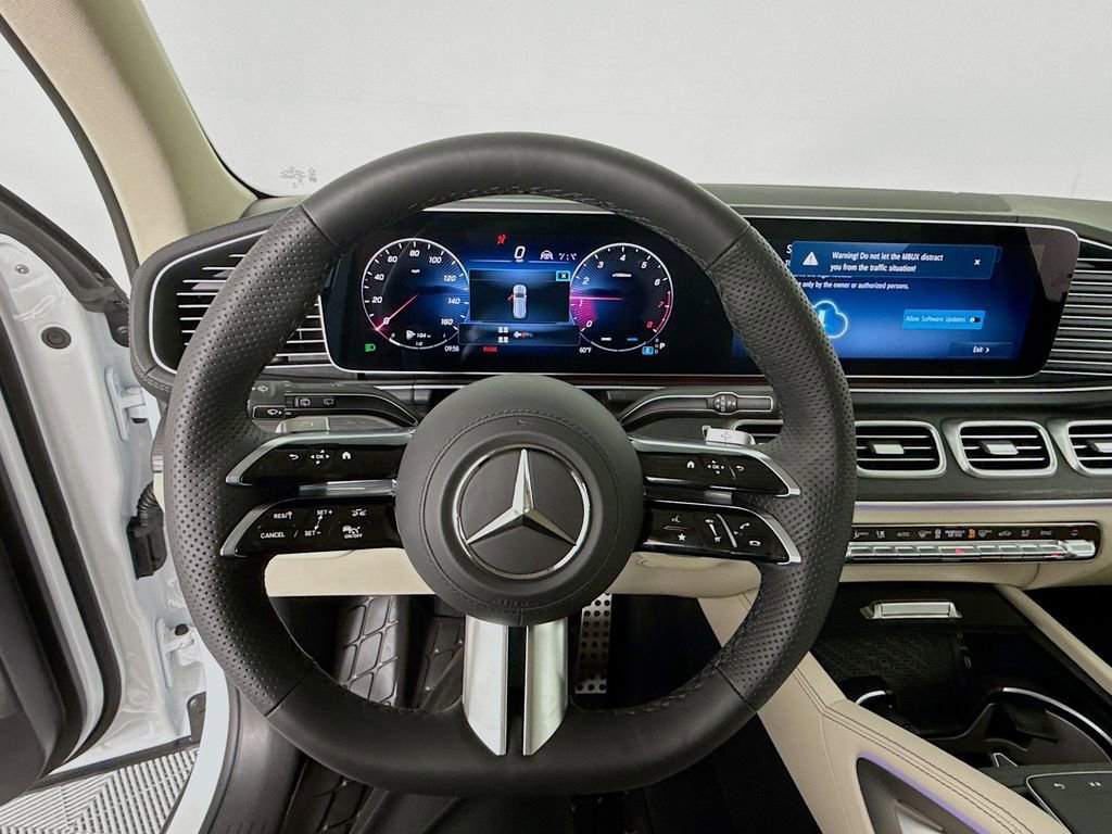 New 2026 MANUFAKTUR Moonlight White Metallic Mercedes-Benz GLS 580 image 46