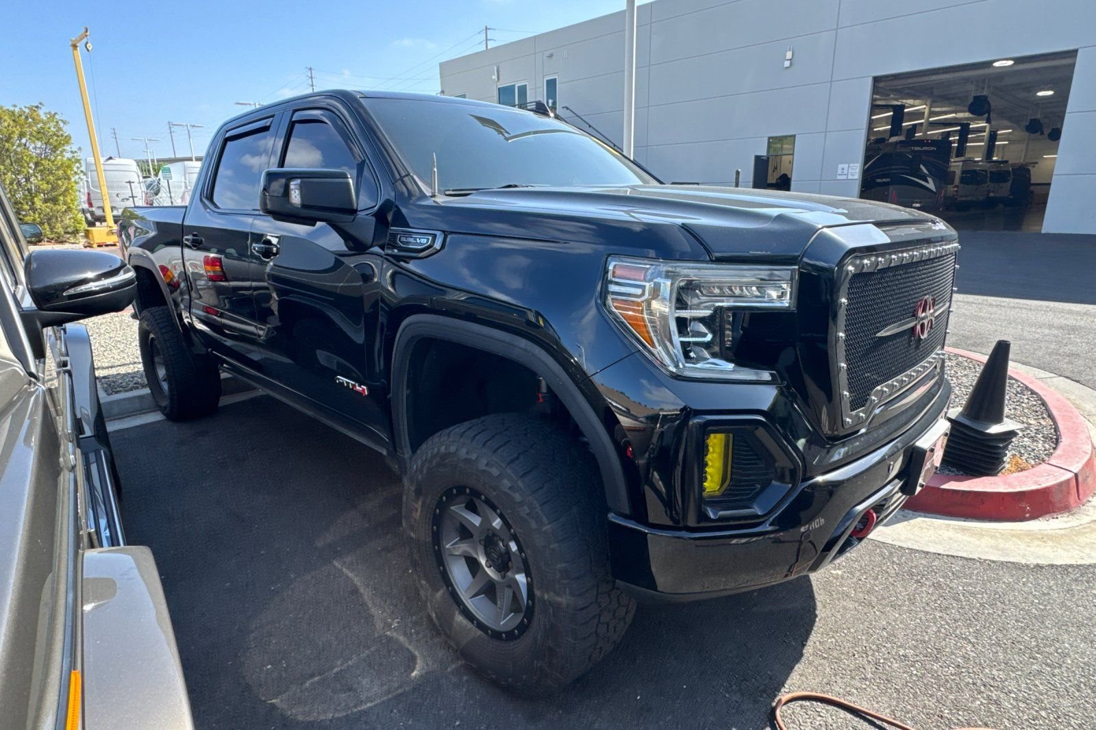 Used 2020 Black GMC AT4 image 5