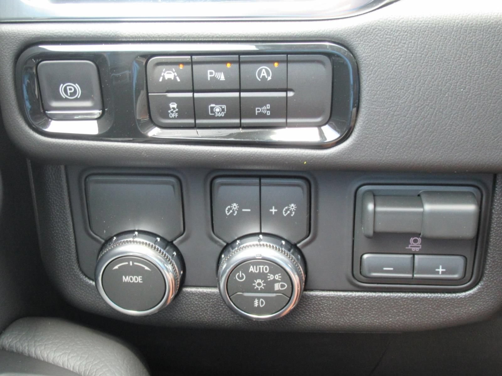 2026 GMC Yukon Denali - Photo 26
