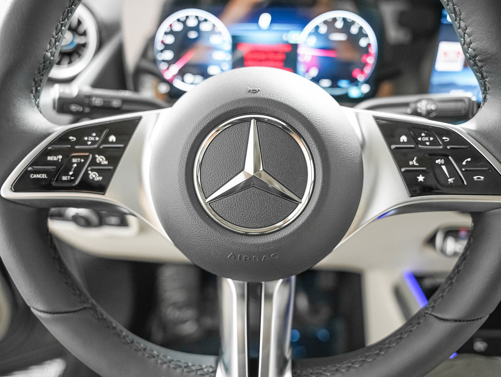 New 2026 Mountain Grey Metallic Mercedes-Benz GLA 250 image 15