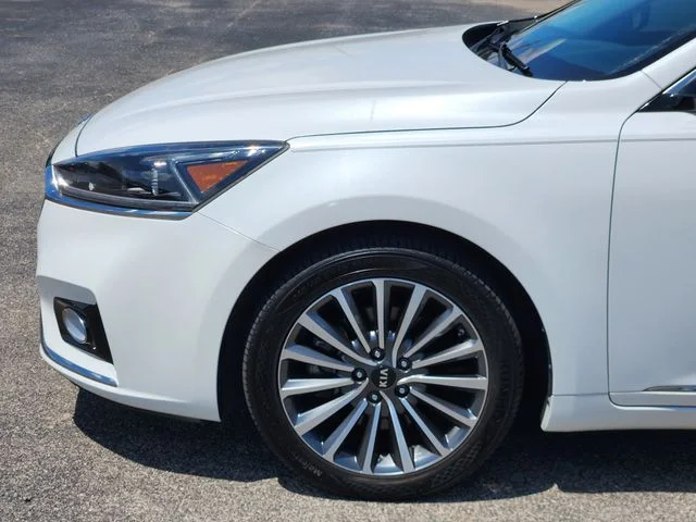 Used 2018 Snow White Pearl Kia Premium image 8