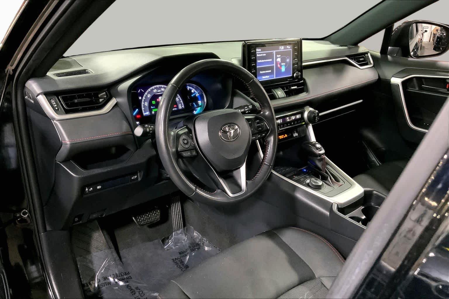 Used 2021 Midnight Black Metallic Toyota SE image 18