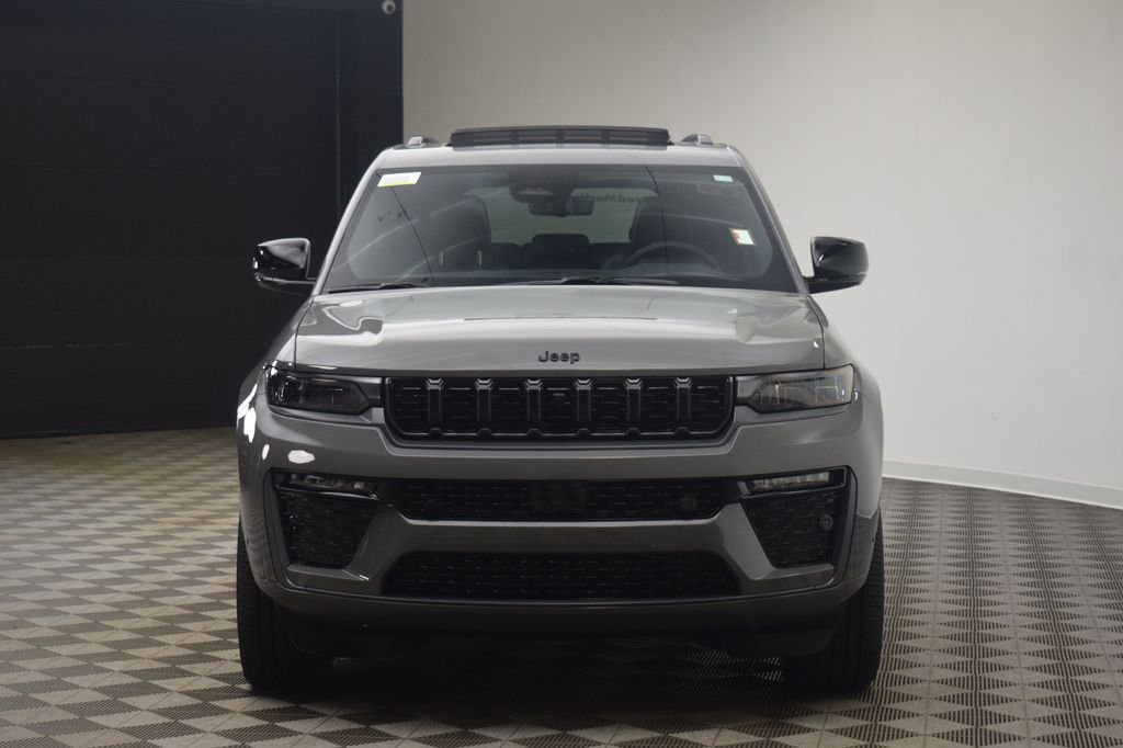 New 2027 Sting-Gray Clearcoat Jeep Limited Reserve image 2