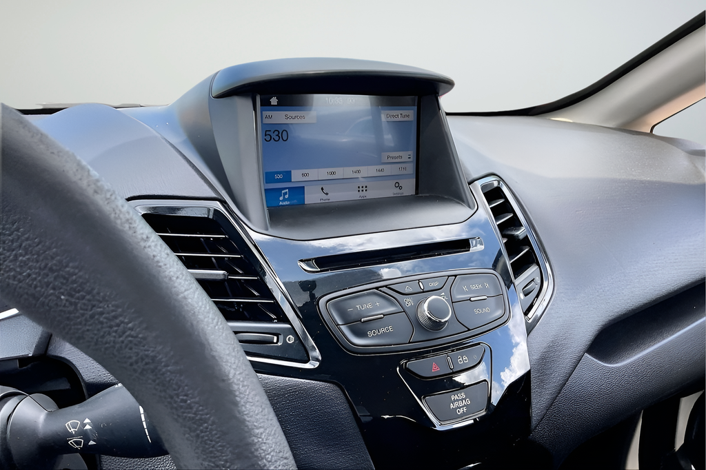 Used 2019 Gray Ford SE image 21