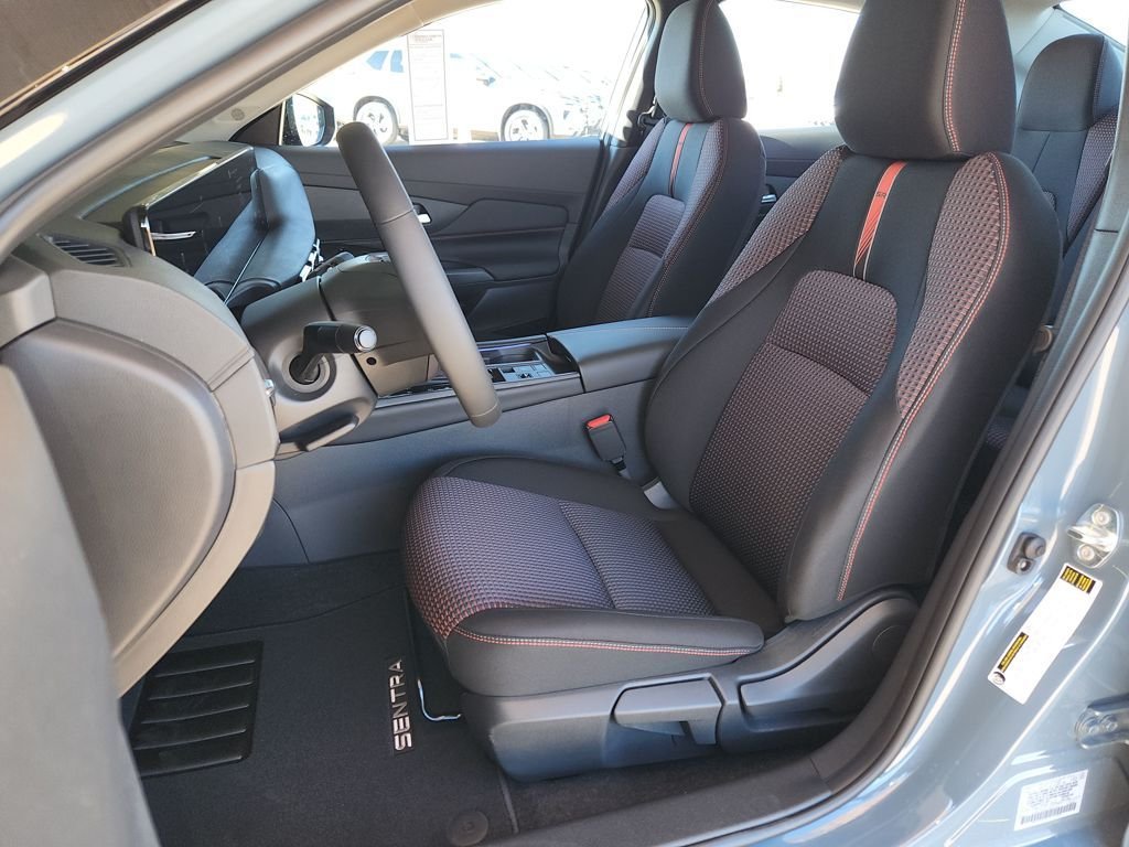 New 2026 Atlantic Gray Metallic / Super Black Two-tone Nissan SR image 8