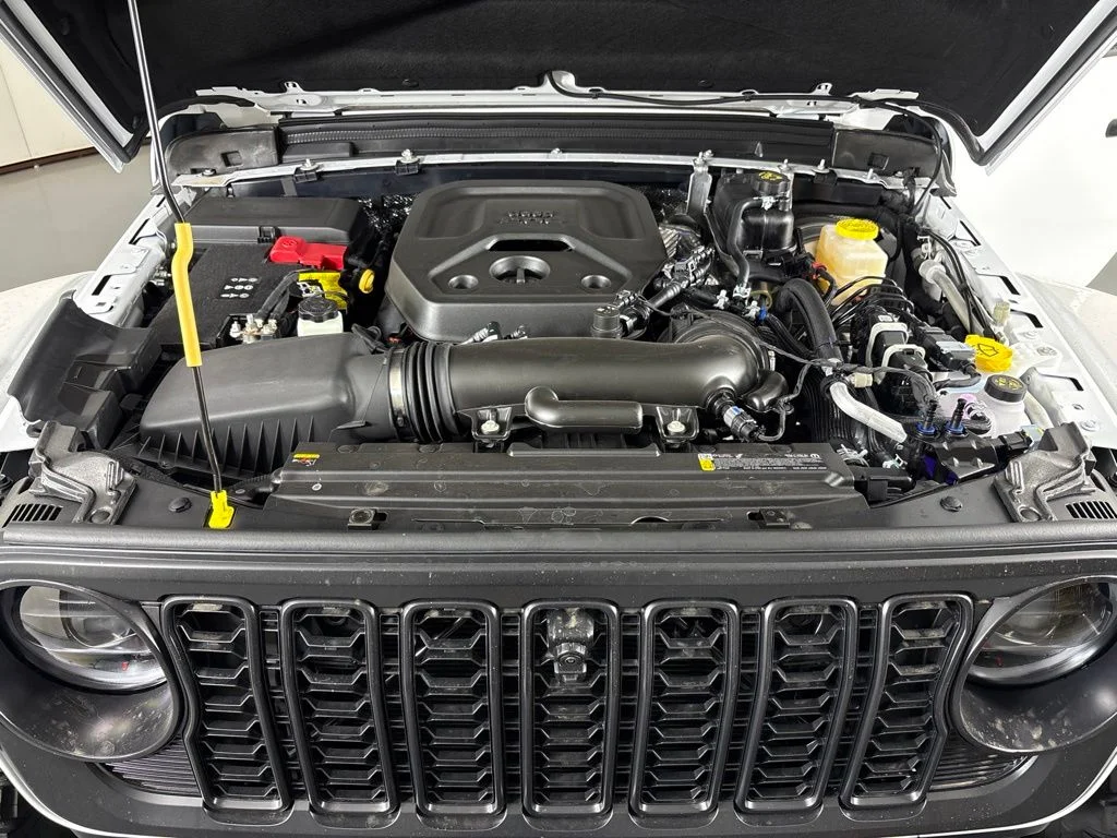 New 2027 White Jeep Rubicon X image 40