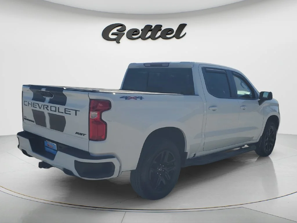 Used 2024 Summit White Chevrolet RST image 12