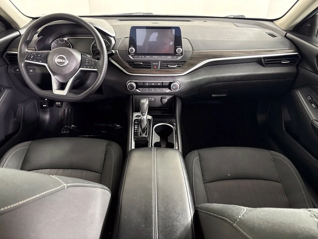 Used 2024 Silver Nissan 2.5 SV image 13