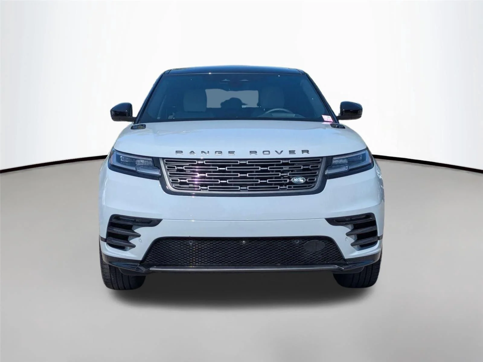 Used 2026 Arroios Grey Metallic Land Rover Dynamic SE image 2