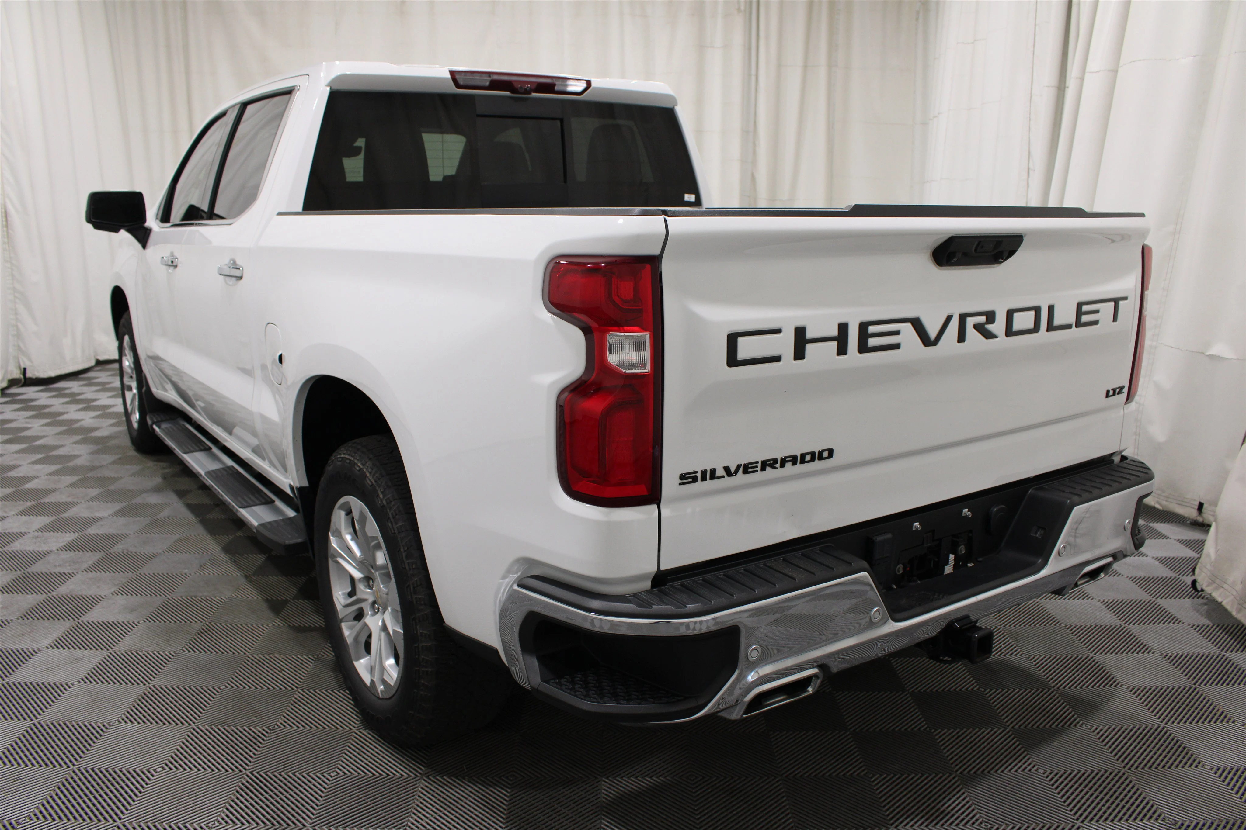 2024 Chevrolet Silverado 1500 LTZ - Photo 32