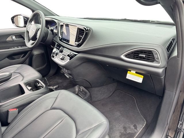Used 2025 Black Chrysler Select image 20