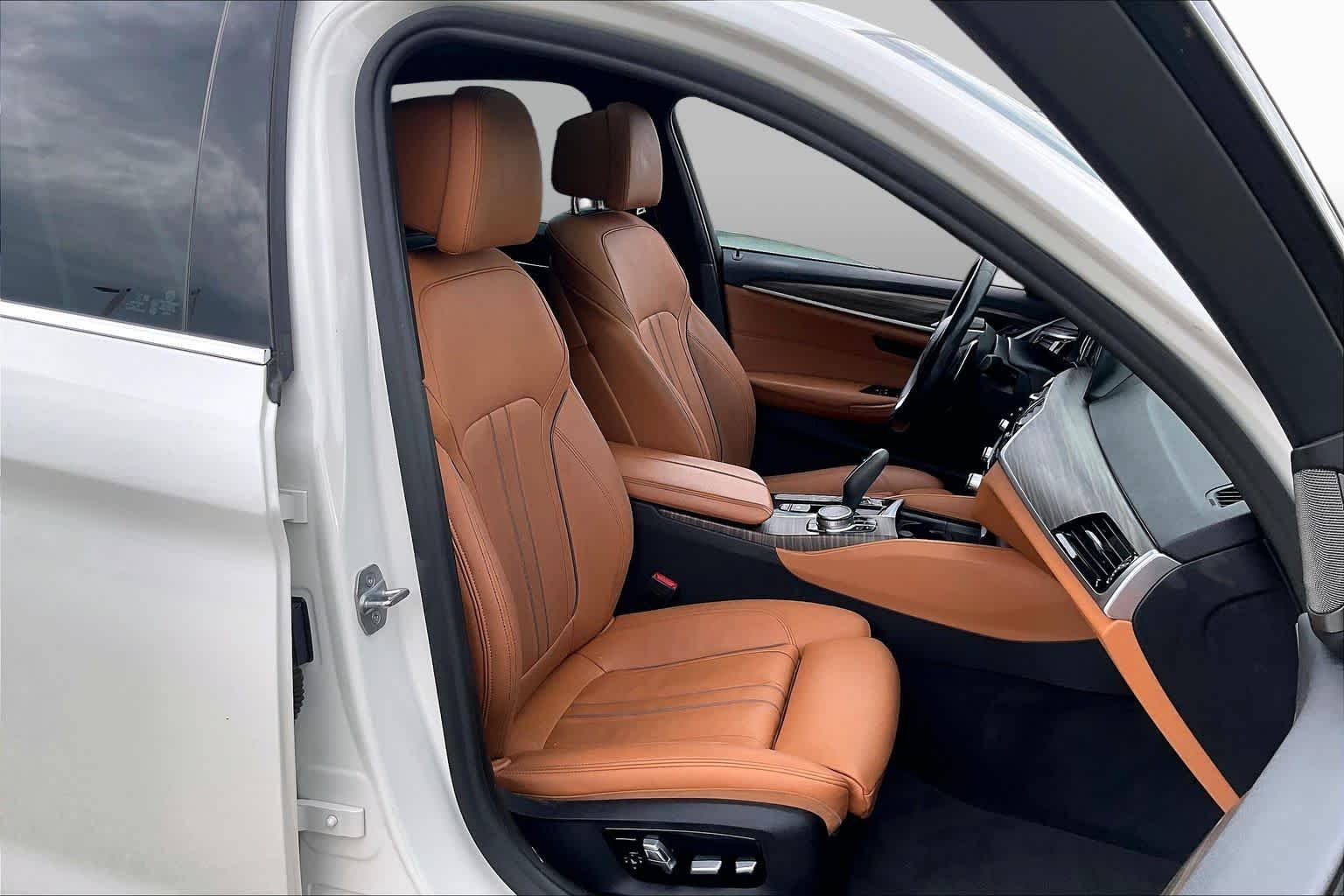 Used 2019 Mineral White Metallic BMW 530i image 9