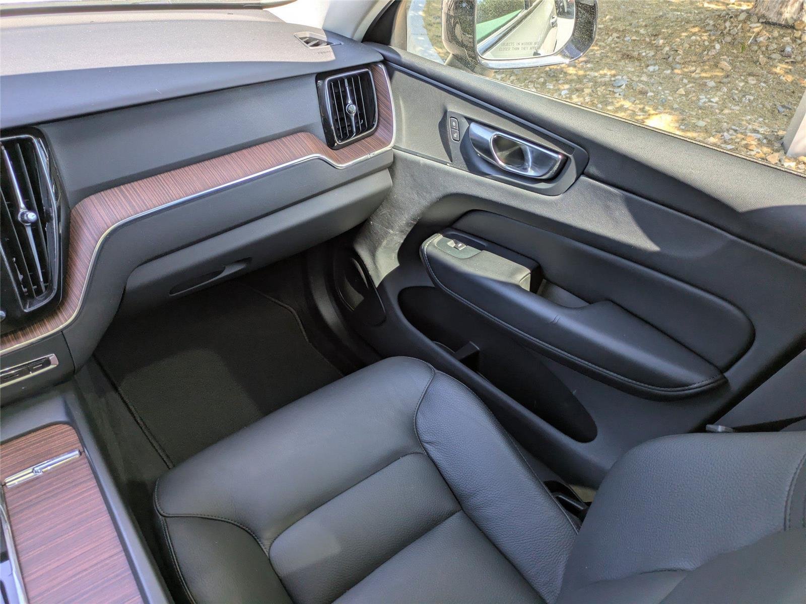 Used 2024 Vapour Grey Metallic Volvo Plus Dark Theme image 20