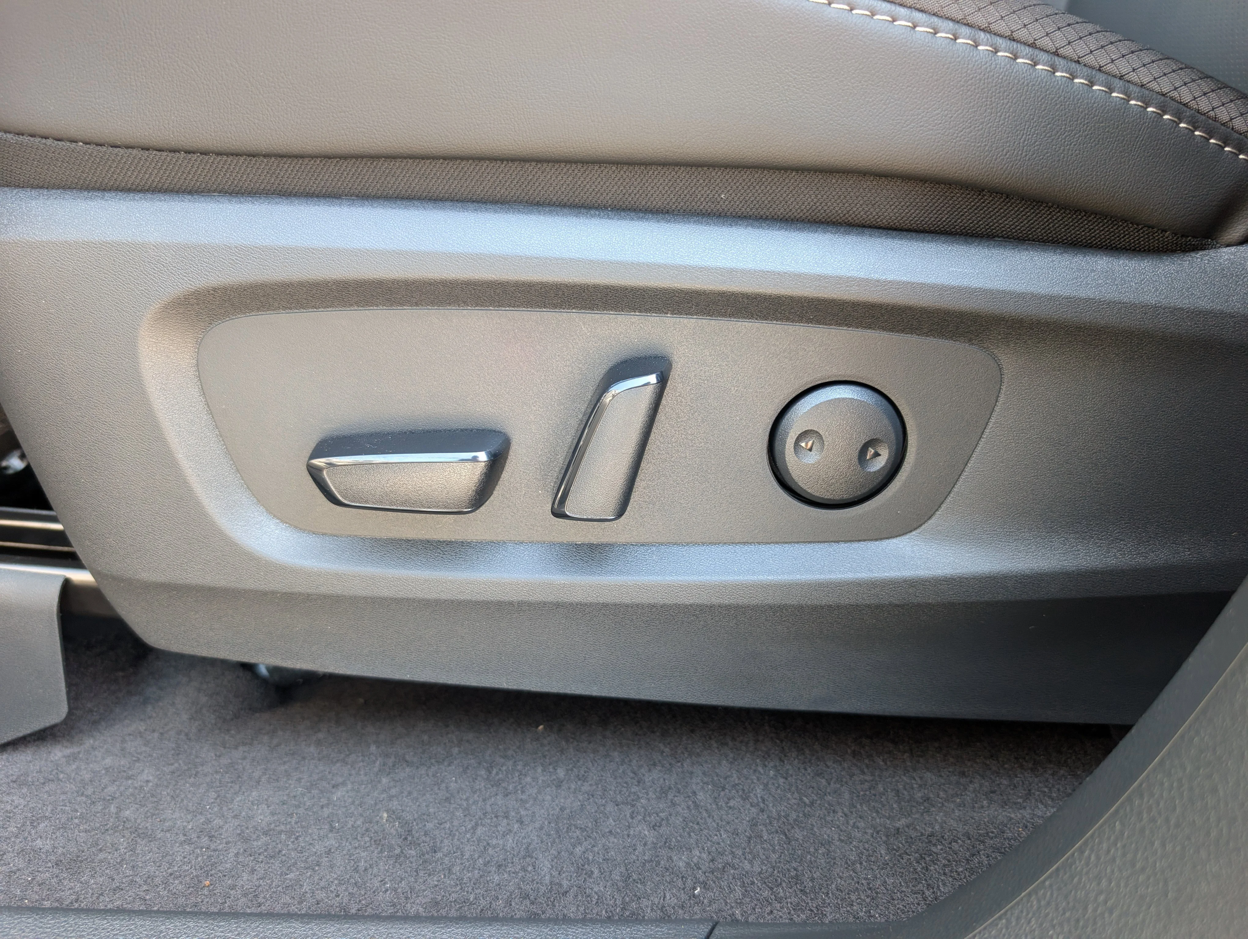 New 2026 Gun Metallic Nissan SL image 16