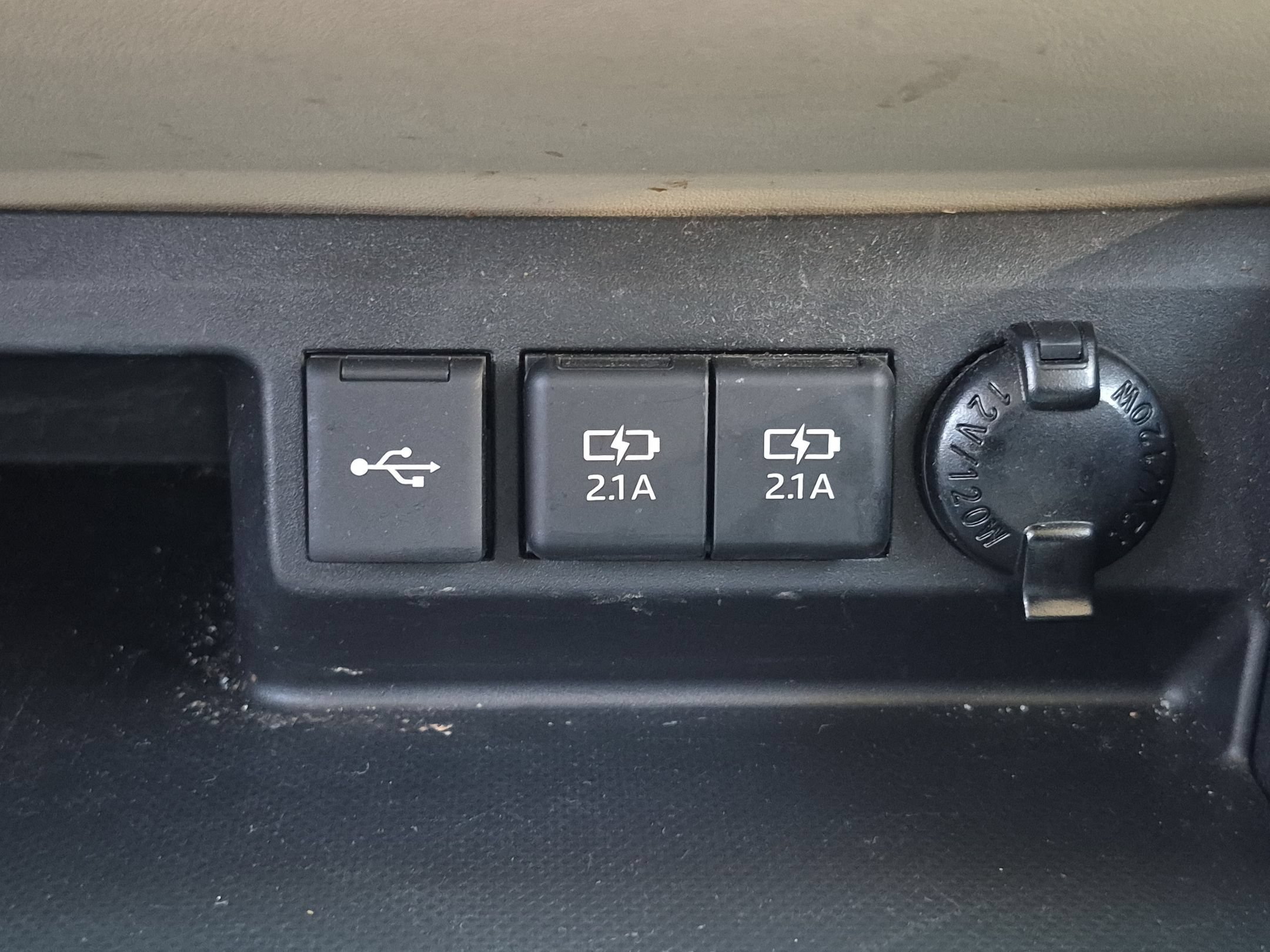 Used 2021 Blizzard Pearl Toyota Hybrid Platinum image 23