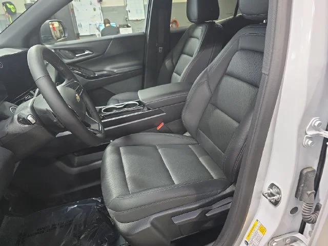Used 2025 Summit White Chevrolet LT image 18