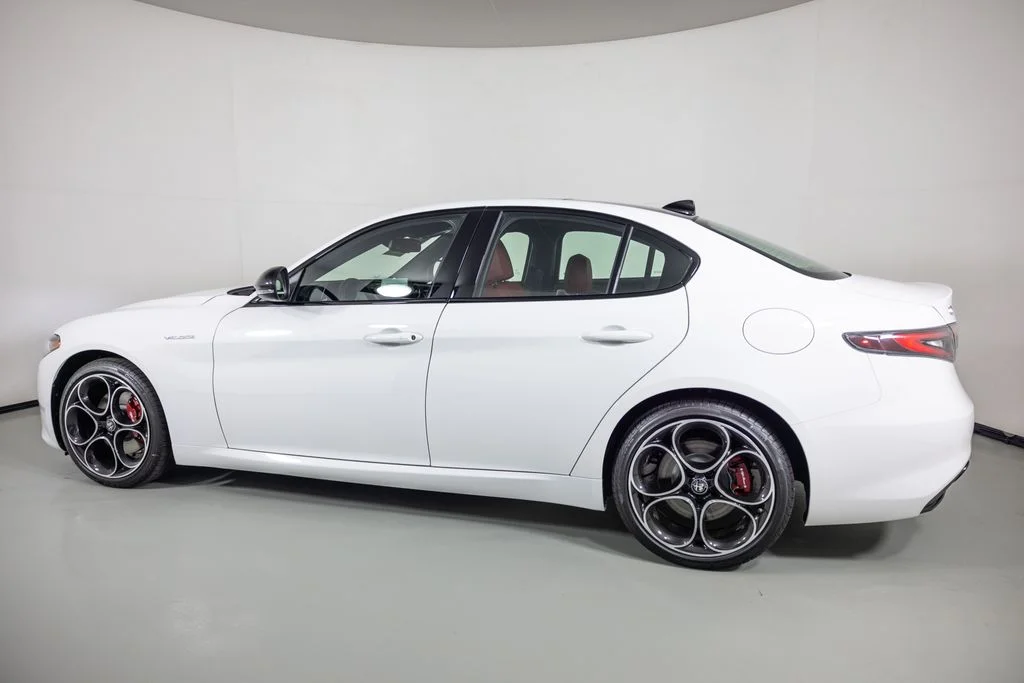 New 2026 Milano White Exterior Paint Alfa Romeo Veloce image 8