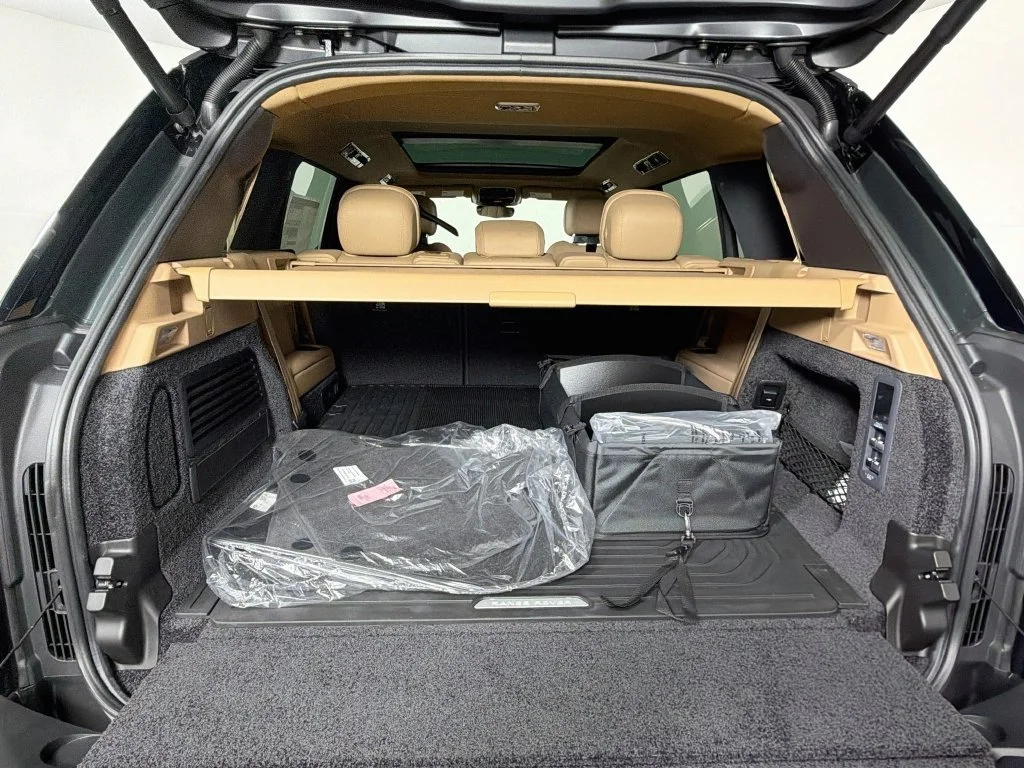 New 2027 Belgravia Green LAND ROVER  image 27