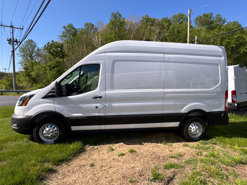 New 2026 Oxford White Ford Base w/9,950 lb. GVWR image 14
