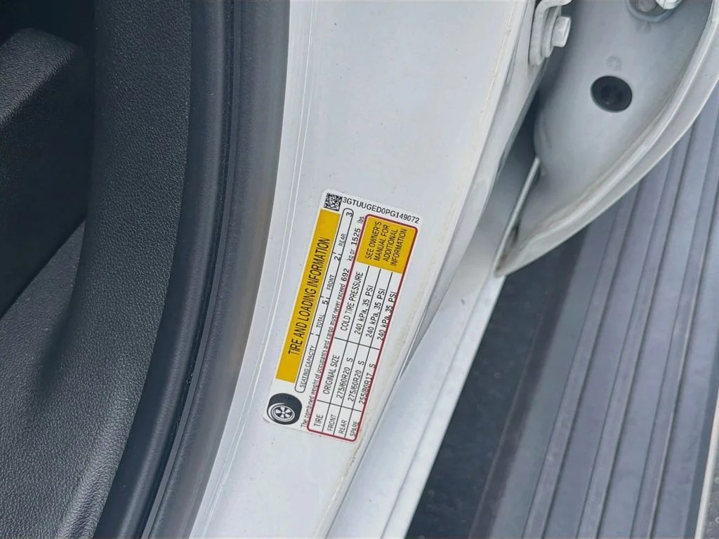 Used 2023 White GMC Denali image 36